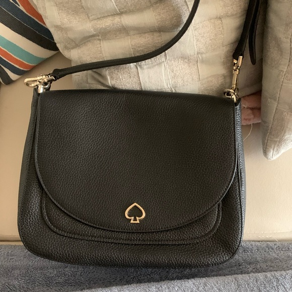 Black Kate Spade purse. Used, in excellent condition. Barely any wear or tear. - Picture 3 of 7